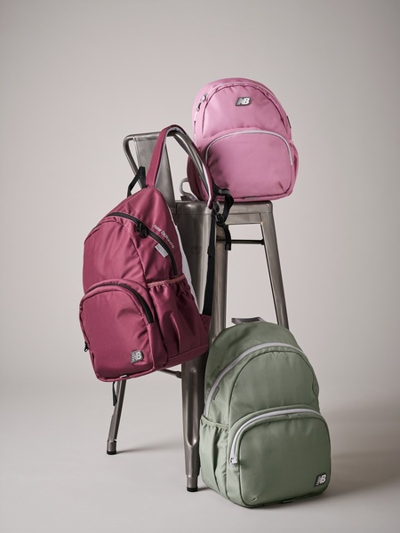 school backpack, travel backpack, daypack, casual backpack, sports backpack, bestseller push, minimalist, calm, trustworthy, neutral, pink, green